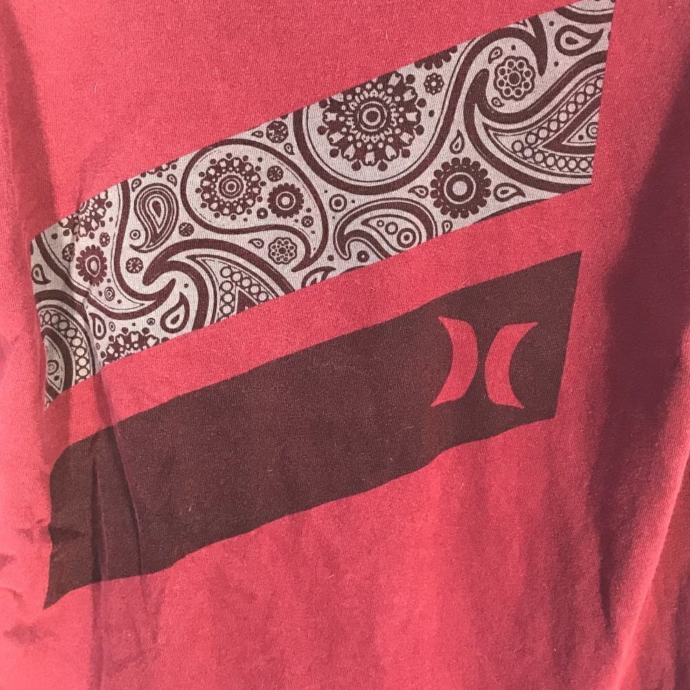 Hurley Small Bandana PatternTee Short Sleeve Maroon T Shirt - Picture 2 of 6